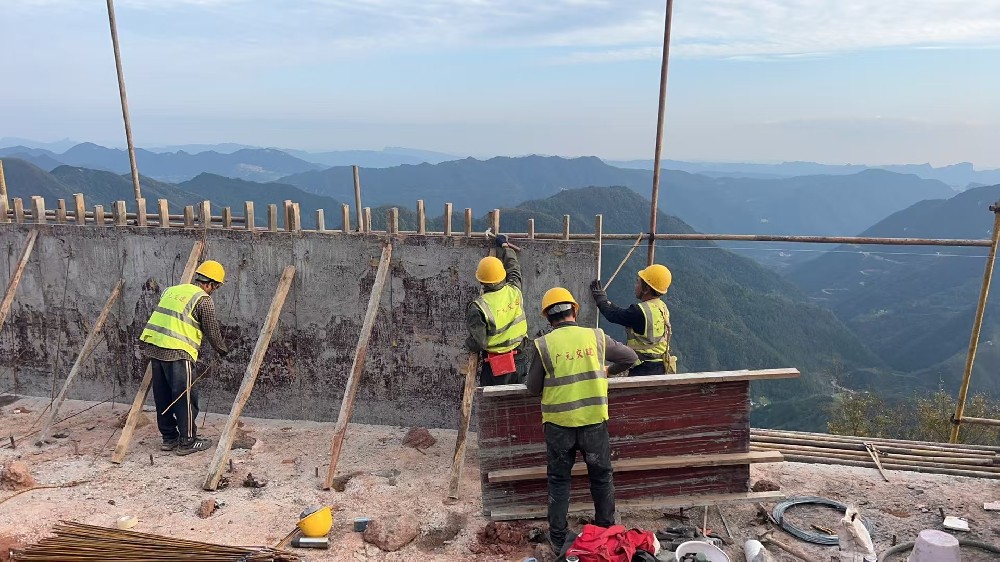 筑路修桥后，，，，，，，群山阔然时 ——剑阁县下寺至利州区月坝公路项目（三个石至硝洞垭段）高质量建设侧记